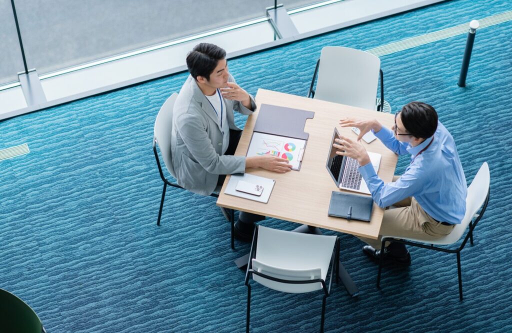 自社での運用が不安なら「伴走支援」という選択肢も有効